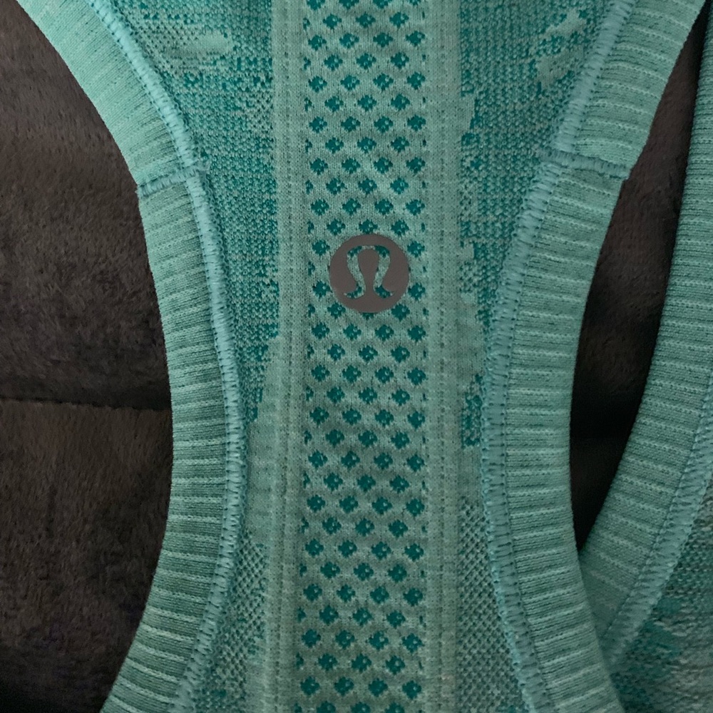Lululemon Swiftly Tech Racerback Sz 6 - like new!